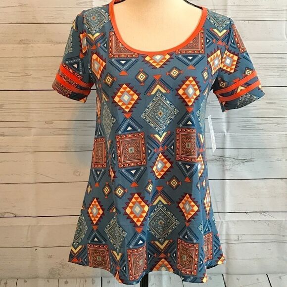 LuLaRoe Tops - LuLaRoe Classic Tee 